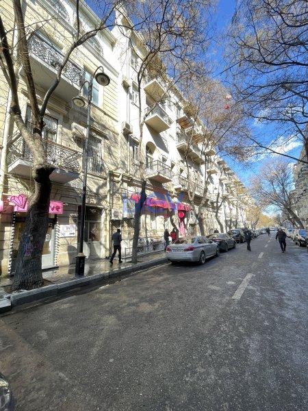 Satış 6 otaqlı Obyekt  188m², Bakı
