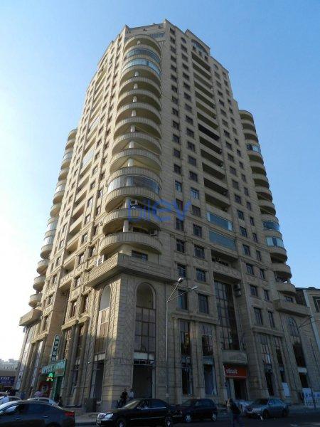 Kirayə (aylıq) 4 otaqlı Yeni Tikili  172 m², Bakı
