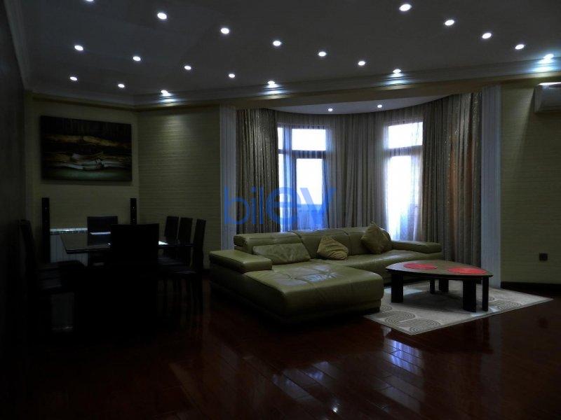Kirayə (aylıq) 4 otaqlı Yeni Tikili  172 m², Bakı