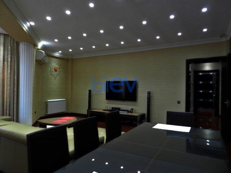 Kirayə (aylıq) 4 otaqlı Yeni Tikili  172 m², Bakı