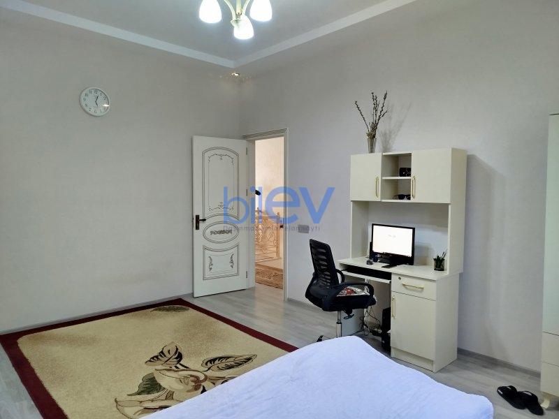Satılır 5 otaqlı Həyət evi  1.7m², Bakı