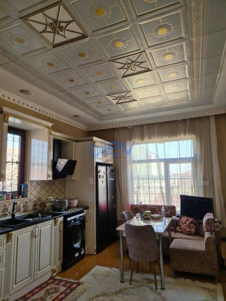 Satılır 7 otaqlı Həyət evi  220m², Bakı