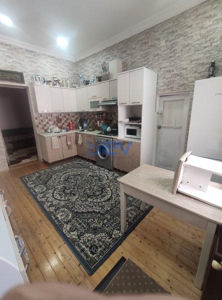 Satılır 5 otaqlı Həyət evi  200m², Bakı