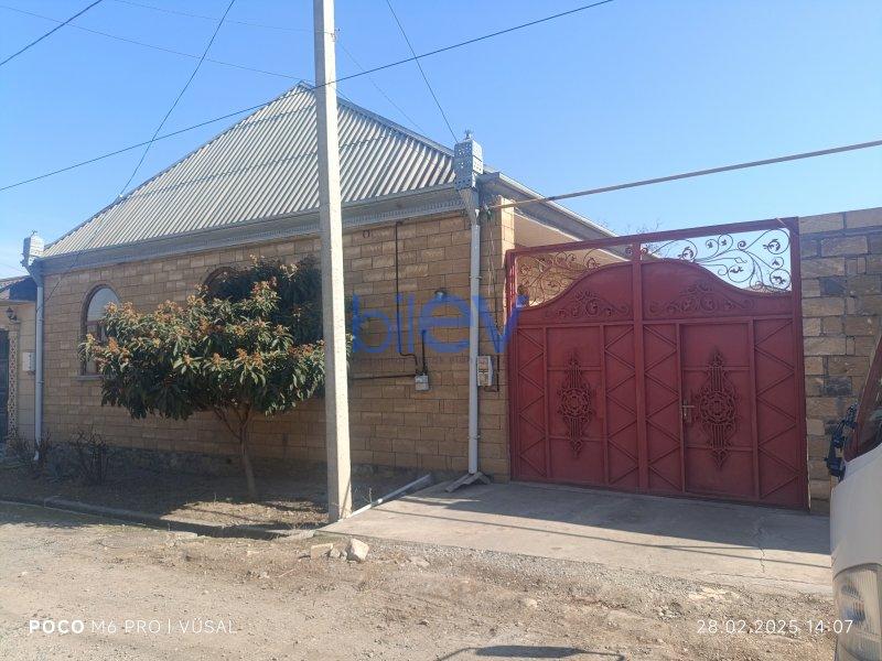 Satılır 5 otaqlı Həyət evi  6sotm², Şəmkir
