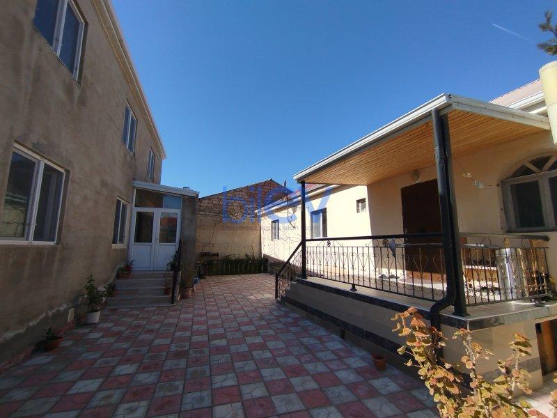 Satılır 9 otaqlı Bağ evi  300m², Bakı