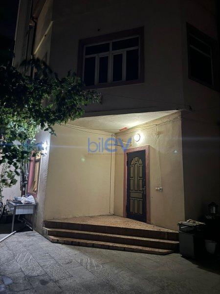 Aylıq Kirayə 4 otaqlı Həyət evi  200m², Bakı