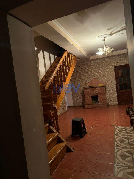 Aylıq Kirayə 4 otaqlı Həyət evi  200m², Bakı
