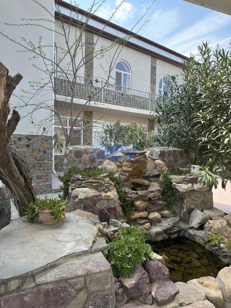 Satılır 6 otaqlı Həyət evi  290m², Bakı