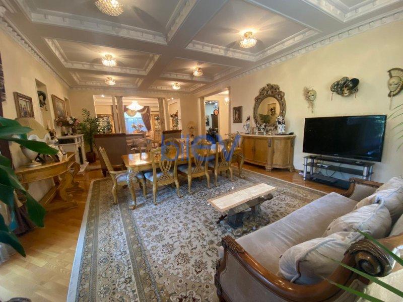 Satış 10 otaqlı Villa  800m², Bakı