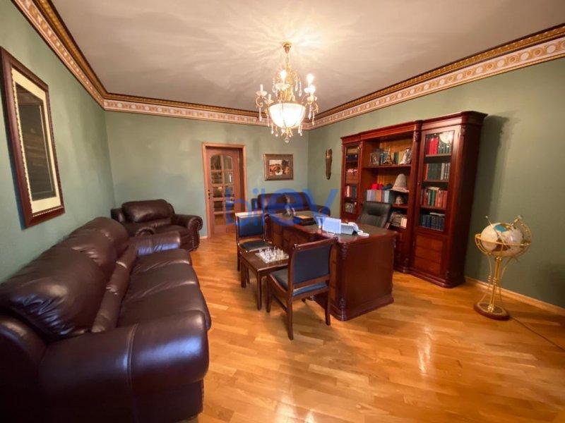 Satış 10 otaqlı Villa  800m², Bakı