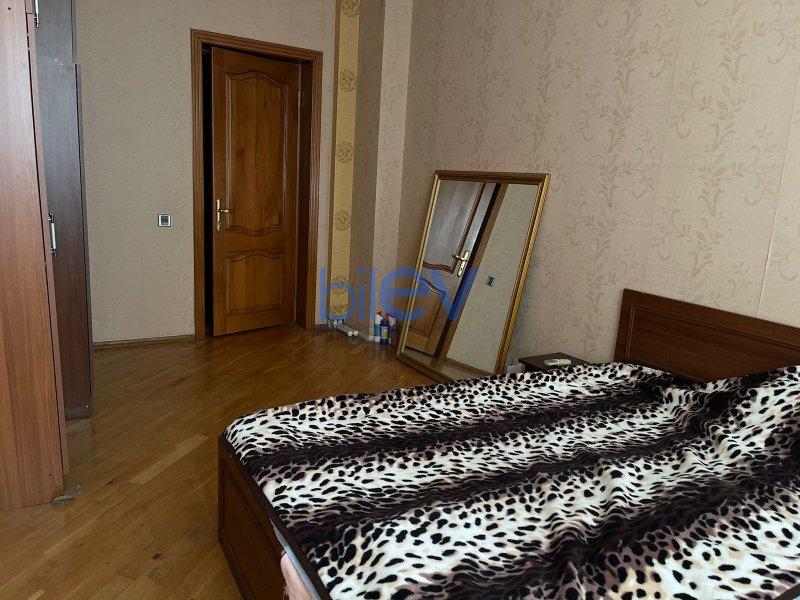 Kirayə (aylıq) 4 otaqlı Yeni Tikili  m², Bakı