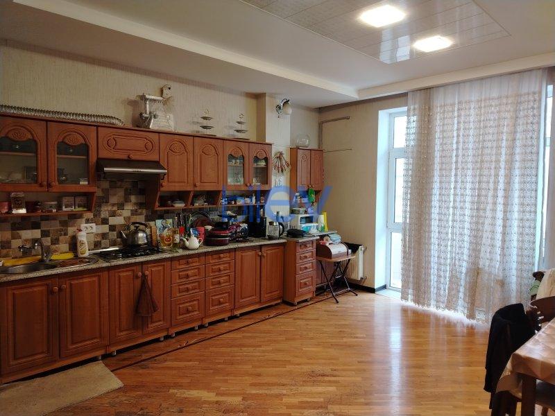 Satılır 3 otaqlı Yeni Tikili  140m², Bakı