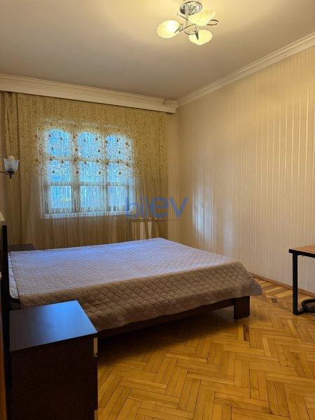 Satış 4 otaqlı Köhnə Tikili bina evi  110m², Bakı