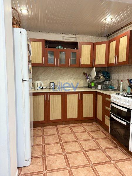 Satış 4 otaqlı Köhnə Tikili bina evi  110m², Bakı