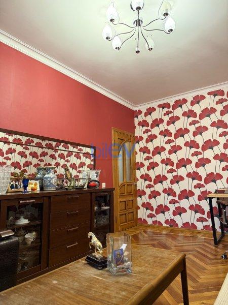 Satış 4 otaqlı Köhnə Tikili bina evi  110m², Bakı