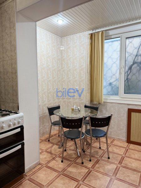 Satış 4 otaqlı Köhnə Tikili bina evi  110m², Bakı