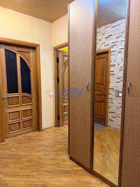Satış 4 otaqlı Köhnə Tikili bina evi  110m², Bakı