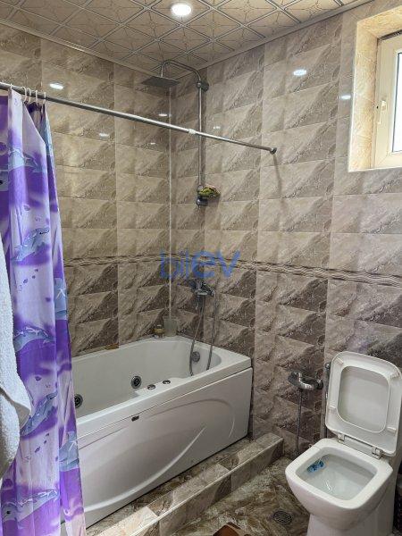 Satılır 5 otaqlı Həyət evi  4m², Bakı