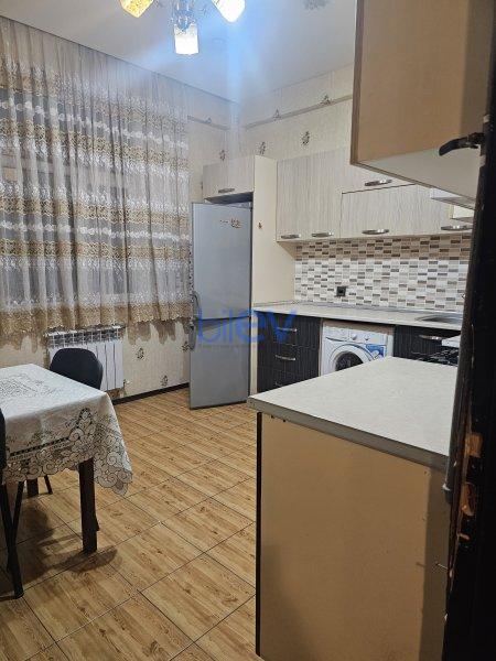 Kirayə (aylıq) 3 otaqlı Yeni Tikili  100m², Bakı