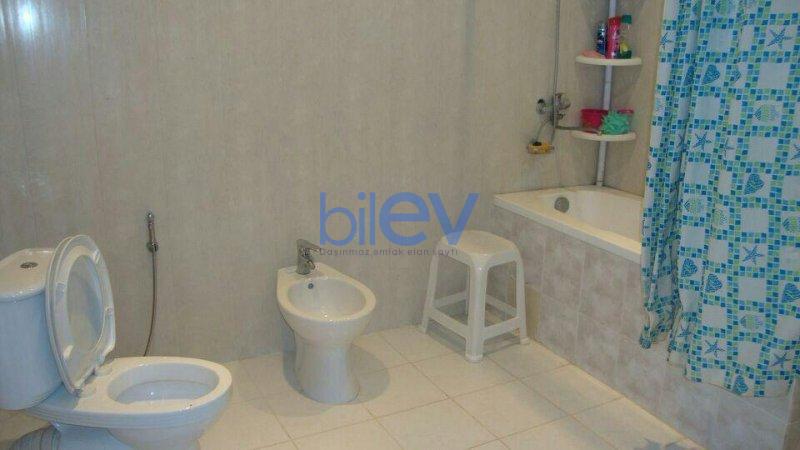 Satılır 12 otaqlı   1900m², Şəki