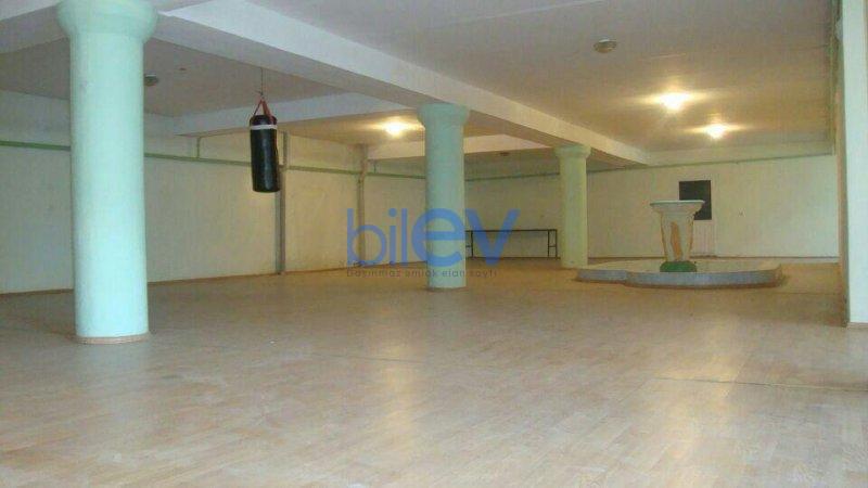 Satılır 12 otaqlı   1900m², Şəki