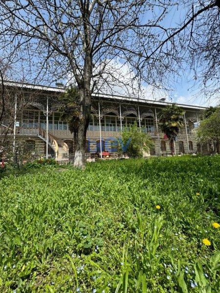 Satılır 12 otaqlı   1900m², Şəki