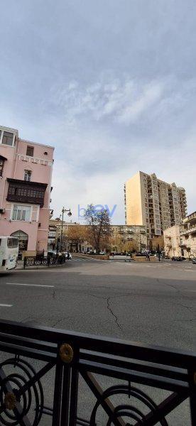 Satılır 5 otaqlı Köhnə Tikili  90m², Bakı