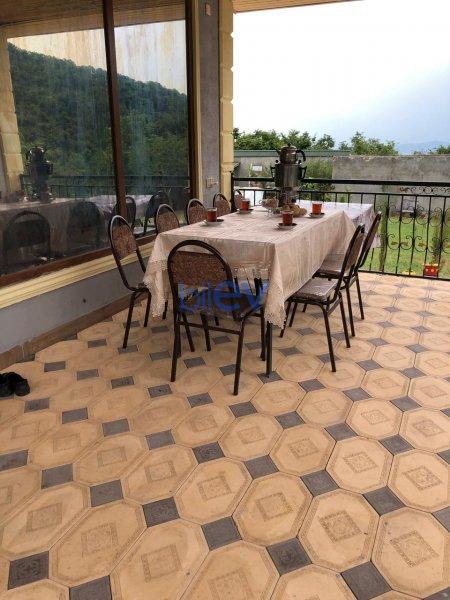 Kirayə (günlük) 6 otaqlı Həyət evi  300m², Qax
