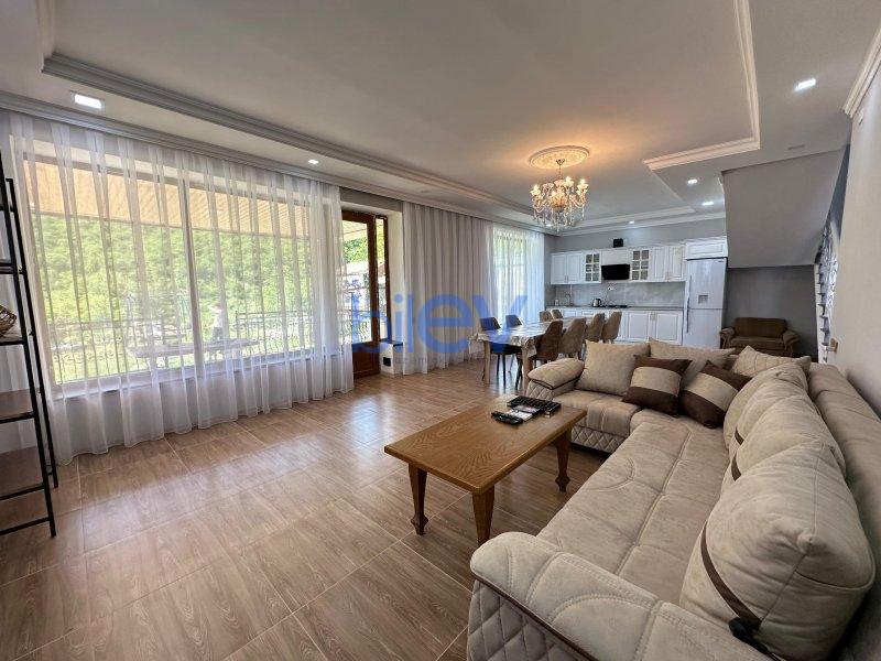 Kirayə (günlük) 6 otaqlı Həyət evi  300m², Qax