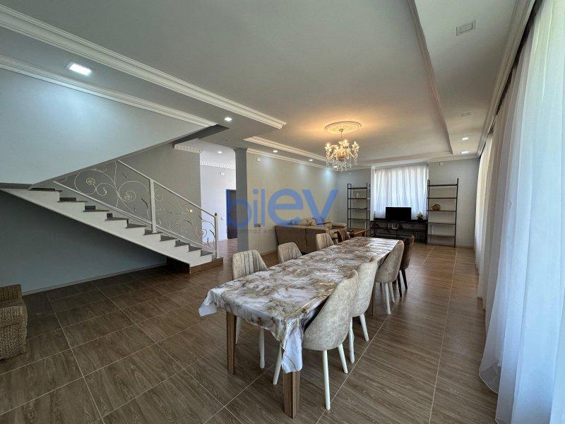 Kirayə (günlük) 6 otaqlı Həyət evi  300m², Qax