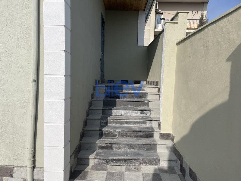 Satılır 4 otaqlı Həyət evi  200m², Bakı