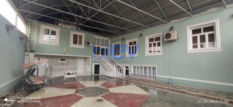 Satılır 9 otaqlı Həyət evi  303m², Gəncə
