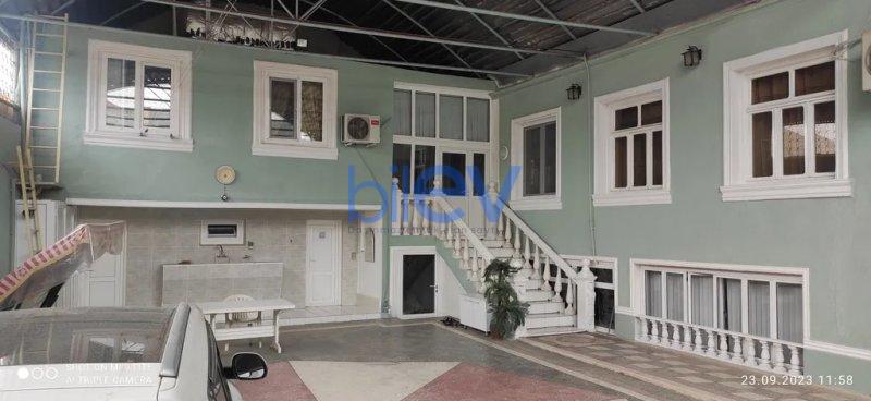 Satılır 9 otaqlı Həyət evi  303m², Gəncə