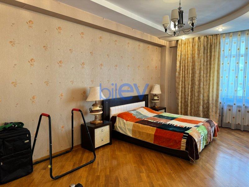 Kirayə (aylıq) 3 otaqlı   200m², Bakı