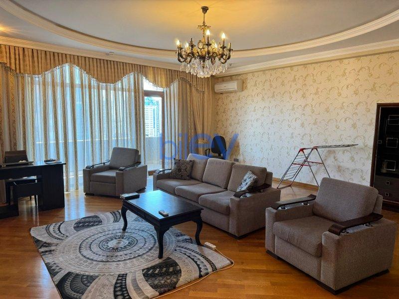 Kirayə (aylıq) 3 otaqlı   200m², Bakı