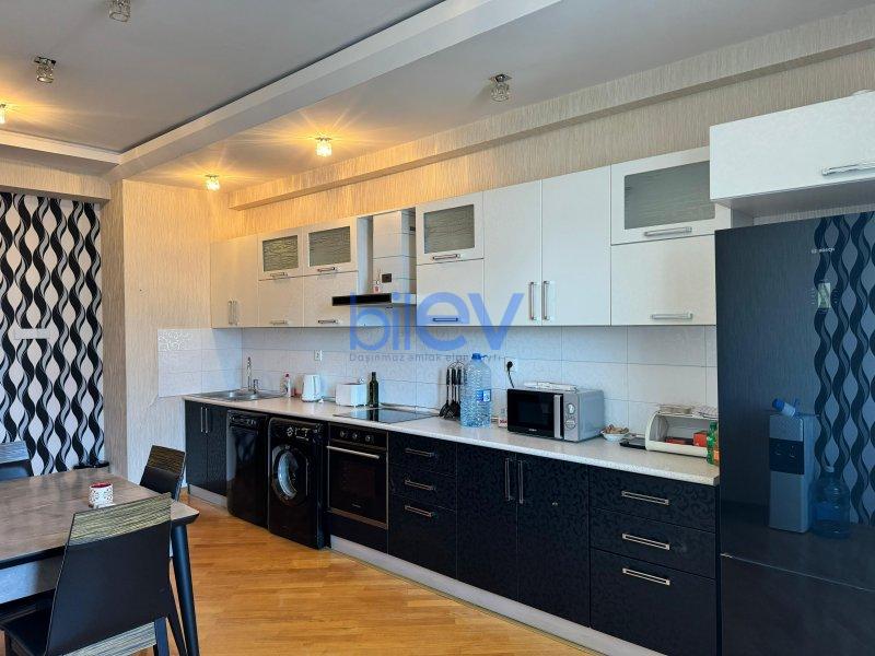 Kirayə (aylıq) 3 otaqlı   200m², Bakı