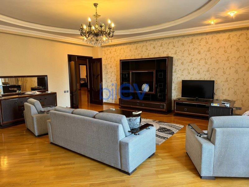 Kirayə (aylıq) 3 otaqlı   200m², Bakı