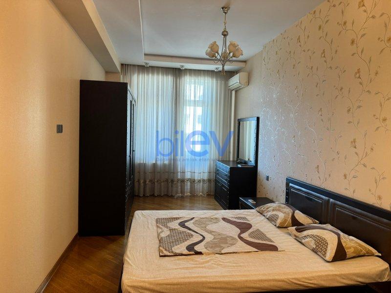 Kirayə (aylıq) 3 otaqlı   200m², Bakı