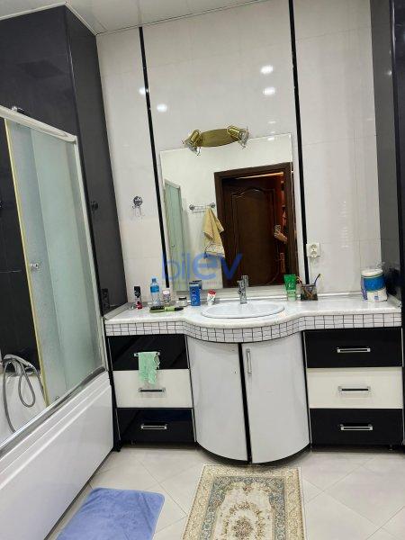 Kirayə (aylıq) 3 otaqlı   200m², Bakı