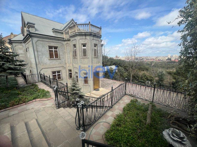 Satılır 8 otaqlı Həyət evi  280m², Bakı
