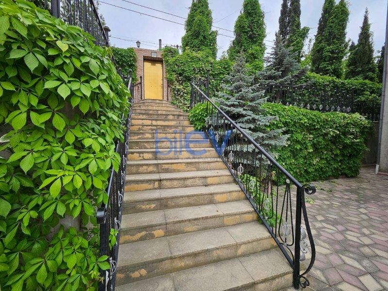 Satılır 8 otaqlı Həyət evi  280m², Bakı
