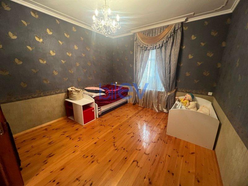 Satılır 8 otaqlı Həyət evi  280m², Bakı
