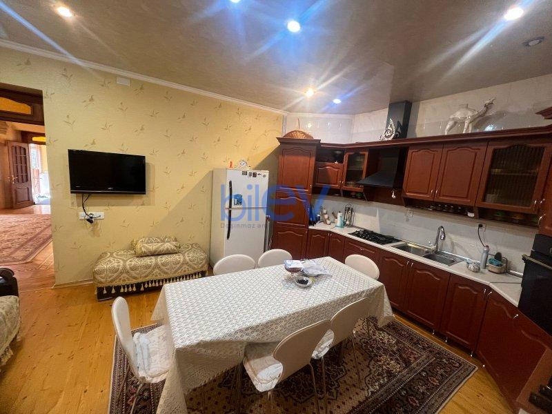 Satılır 8 otaqlı Həyət evi  280m², Bakı
