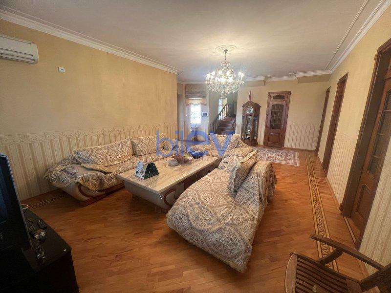 Satılır 8 otaqlı Həyət evi  280m², Bakı