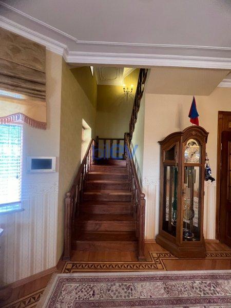 Satılır 8 otaqlı Həyət evi  280m², Bakı