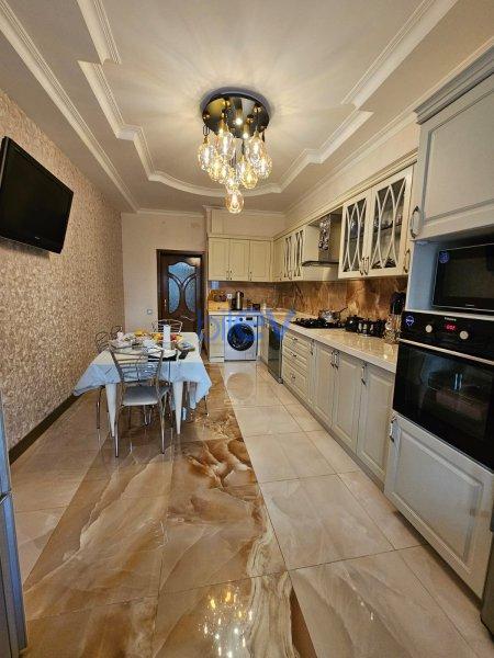 Satılır 4 otaqlı Yeni Tikili  203m², Bakı