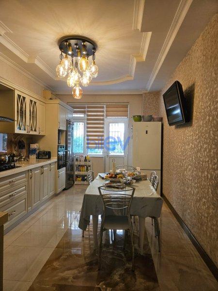 Satılır 4 otaqlı Yeni Tikili  203m², Bakı