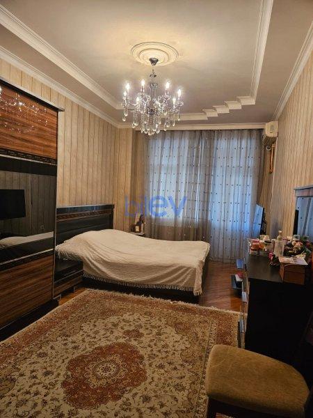 Satılır 4 otaqlı Yeni Tikili  203m², Bakı