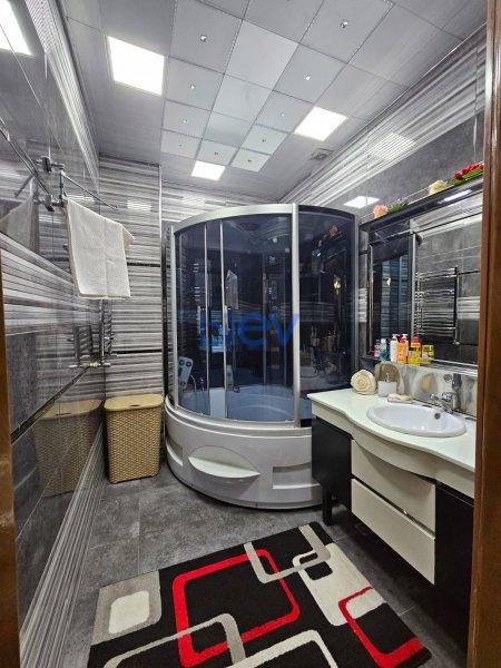 Satılır 4 otaqlı Yeni Tikili  203m², Bakı