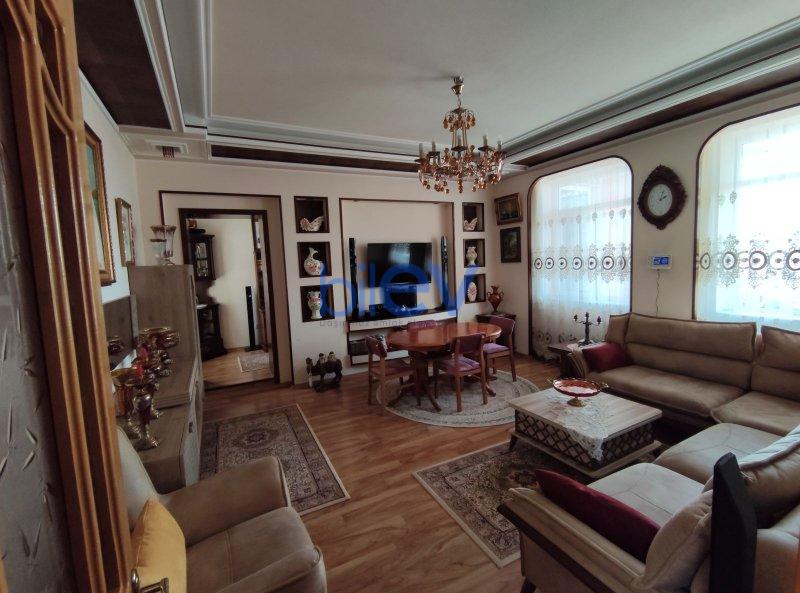 Satış 8 otaqlı Həyət evi  225m², Bakı